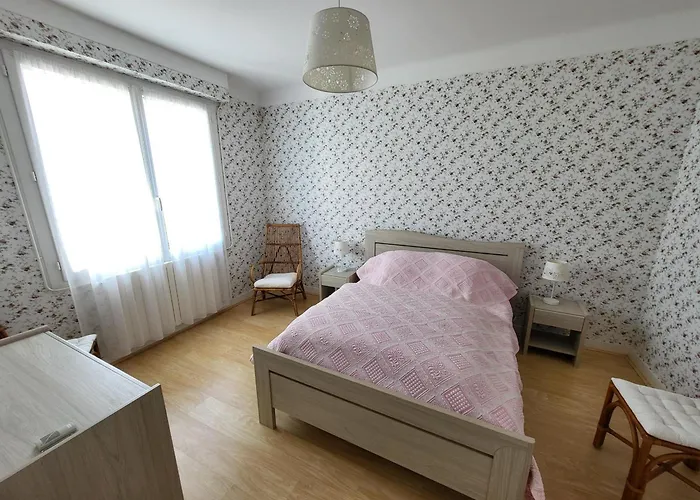 T3 Avec Jardin Clos A 700m De La Et Commerces - Fr-1-92-768