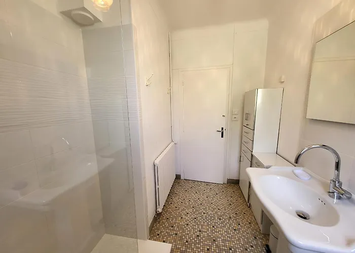 T3 Avec Jardin Clos à 700m De La Et Commerces - Fr-1-92-768